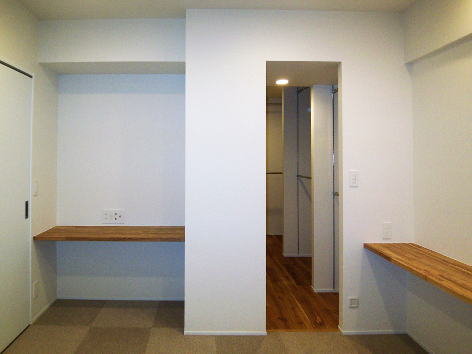 �q������